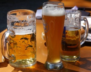 Schon ein Maß Bier führt zu Veränderungen in den Gehirnzellen....